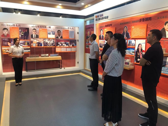 輕工供銷(xiāo)組織參觀濟(jì)南勞模風(fēng)采展覽館