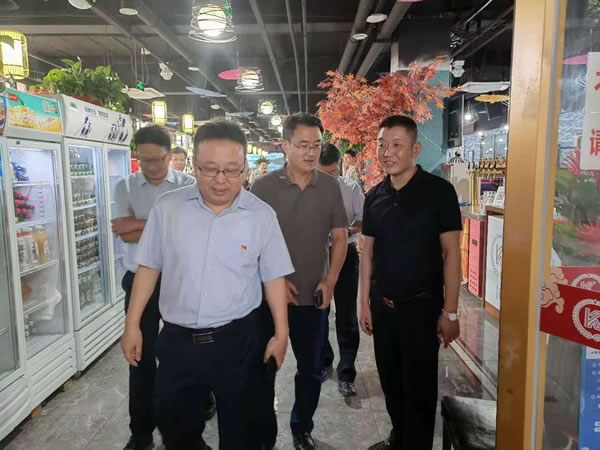 山東國投公司黨委委員、副總裁李欣勝到輕工供銷公司第二黨支部進行調研