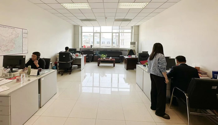 在崗1分鐘，責(zé)任60秒 ——致敬輕工供銷最美勞動(dòng)者